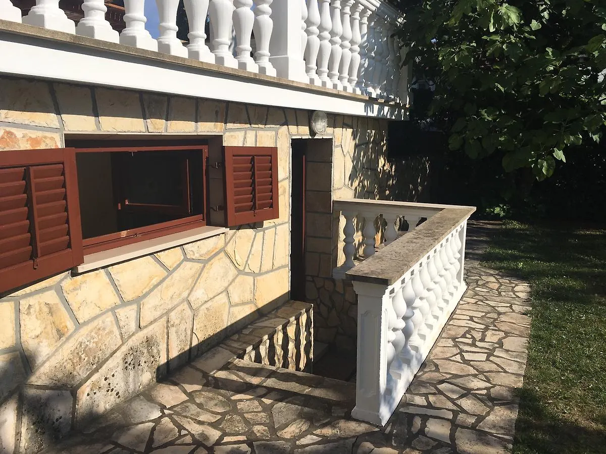 Studio Mladen Apartment Njivice